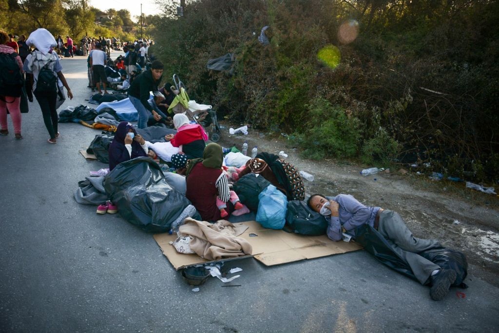 Refugees, migrants sleep on street without shelter after burning down of Moria camp