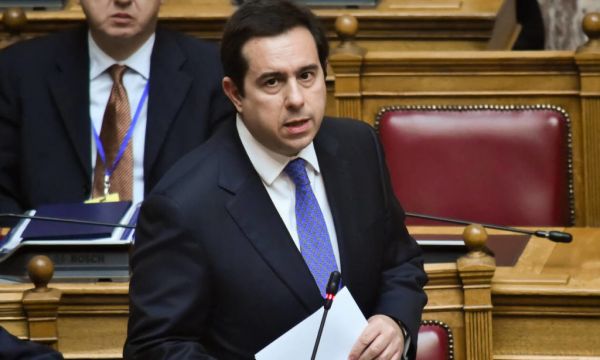 Government to host on ships 2,000 of 13,000 refugees, migrants from Moria camp that burned down