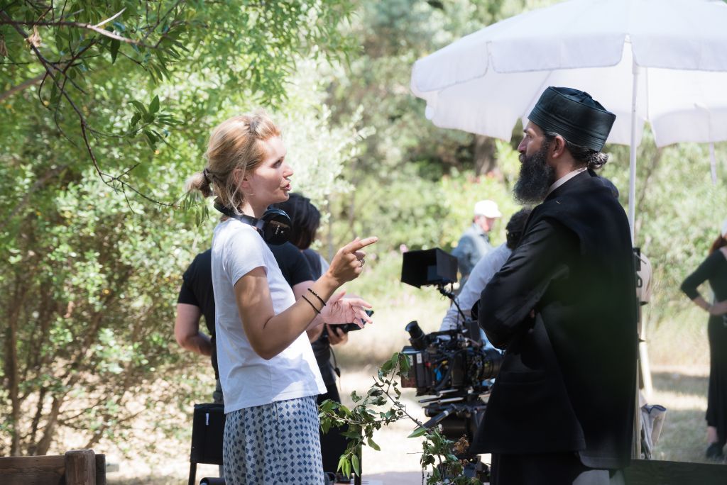 «Ο Άνθρωπος του Θεού» με τον Αρη Σερβετάλη: Μίκι Ρουρκ και Αλεξάντερ Πετρόφ έρχονται στην Ελλάδα