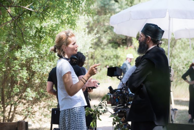 «Ο Άνθρωπος του Θεού» με τον Αρη Σερβετάλη: Μίκι Ρουρκ και Αλεξάντερ Πετρόφ έρχονται στην Ελλάδα