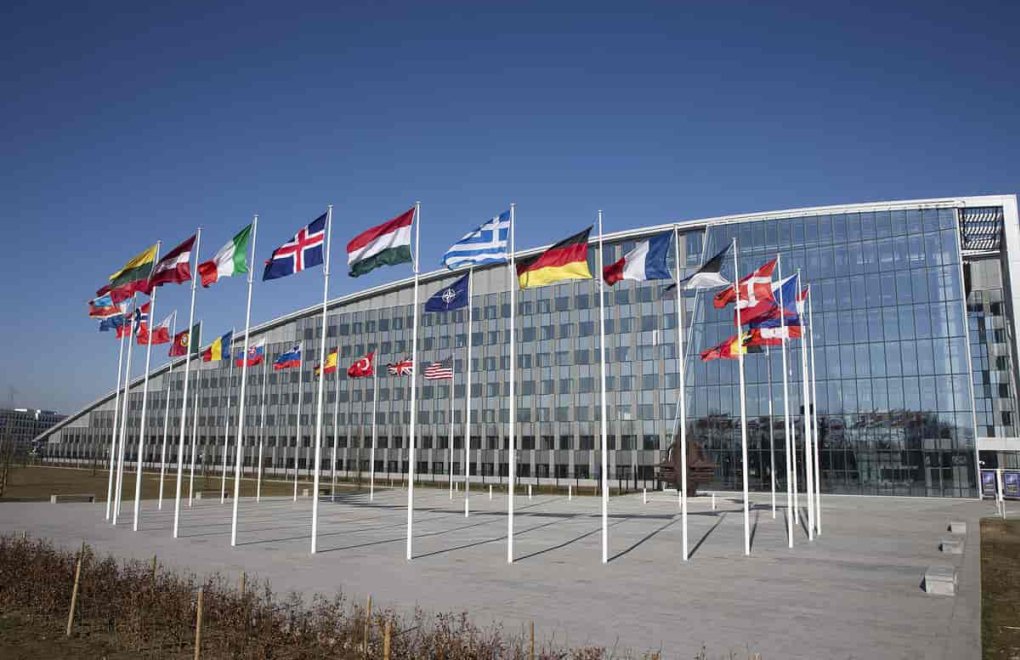 Editorial Ta Nea: A national policy line