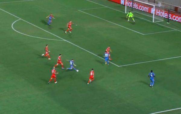 Το πέναλτι που δεν δόθηκε στον Ολυμπιακό: Ο Χουμποτσάν γκρέμισε τον Ελ Αραμπί