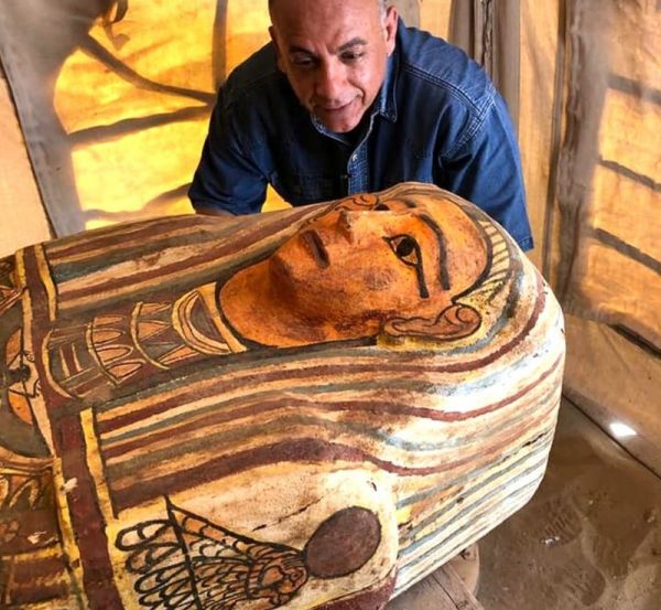 Ανακάλυψη που κόβει την ανάσα: 14 σαρκοφάγοι 2.500 ετών στην νεκρόπολη της Σαχάρας [Εικόνες]