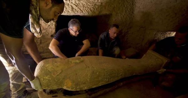 Σπουδαία αρχαιολογική ανακάλυψη: 14 σαρκοφάγοι 2.500 ετών στην νεκρόπολη της Σαχάρας
