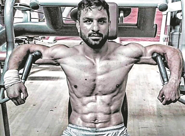 Ο άντρας με τα μούσκουλα