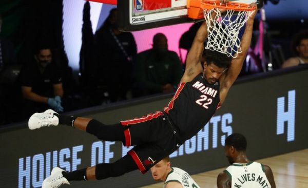 Νίκη για τους Χιτ, μοιραίος ο Αντετοκούνμπο