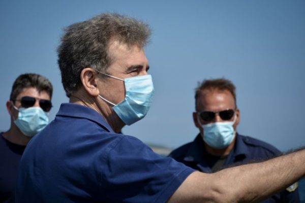 Αυστηρό μήνυμα Χρυσοχοΐδη σε όσους εμποδίζουν πρόσφυγες να μπουν στη νέα δομή – «Θα υπάρξουν κυρώσεις»
