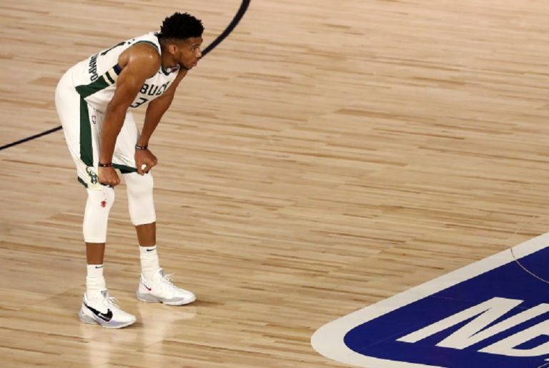 Έξω για το υπόλοιπο του Game 4 ο Αντετοκούνμπο – Ήταν καταιγιστικός μέχρι να τραυματιστεί ξανά