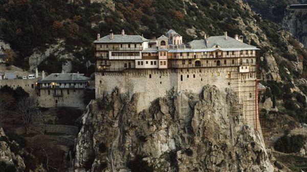 Άγιο Όρος : Αυτά είναι τα περιοριστικά μέτρα μετά τα κρούσματα – Τι ισχύει για τους επισκέπτες