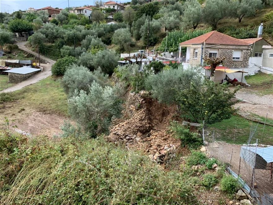 Νέο κύμα κακοκαιρίας: Πλημμύρισαν δρόμοι σε Γιάννενα και Αγρίνιο, ξεριζώθηκαν δέντρα στην Κέρκυρα