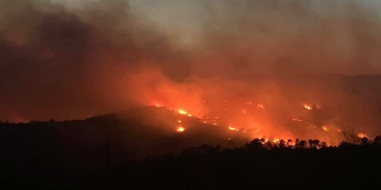 Πυρκαγιά στην Αλεξανδρούπολη: Ανησυχία για συνεχείς αναζωπυρώσεις – Έκτακτη σύσκεψη