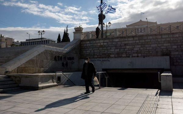 Κοροναϊός : Όλο και πιο κοντά το lockdown – Ρεκόρ κρουσμάτων στην Αττική και εκτίναξη διασωληνωμένων