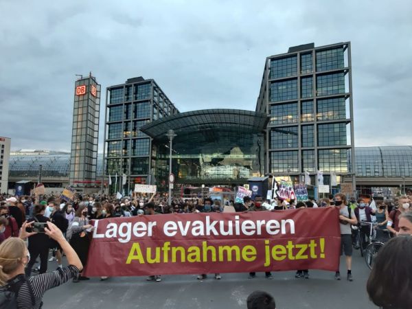 Πορεία διαμαρτυρίας στο Βερολίνο για τη Μόρια