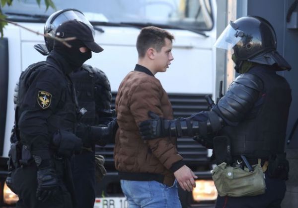 Λευκορωσία : Η αστυνομία συνέλαβε τουλάχιστον δέκα διαδηλωτές στο Μινσκ