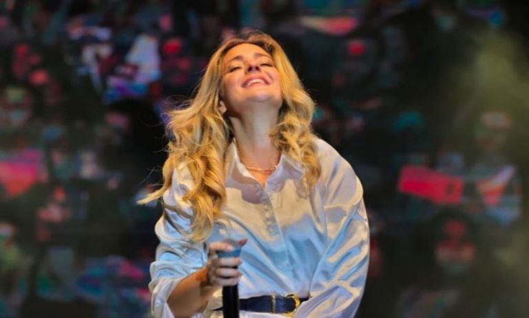 Έτοιμος ο νέος δίσκος της Νατάσσας Μποφίλιου – Δείτε το εξώφυλλο