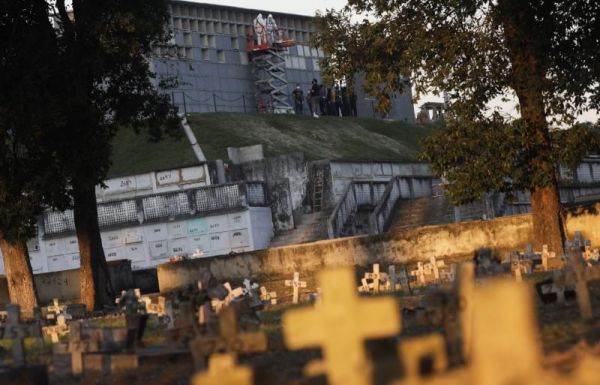 Βραζιλία : Σε υψηλά επίπεδα οι θάνατοι από τον κοροναϊό – Πάνω από 800 το 24ωρο