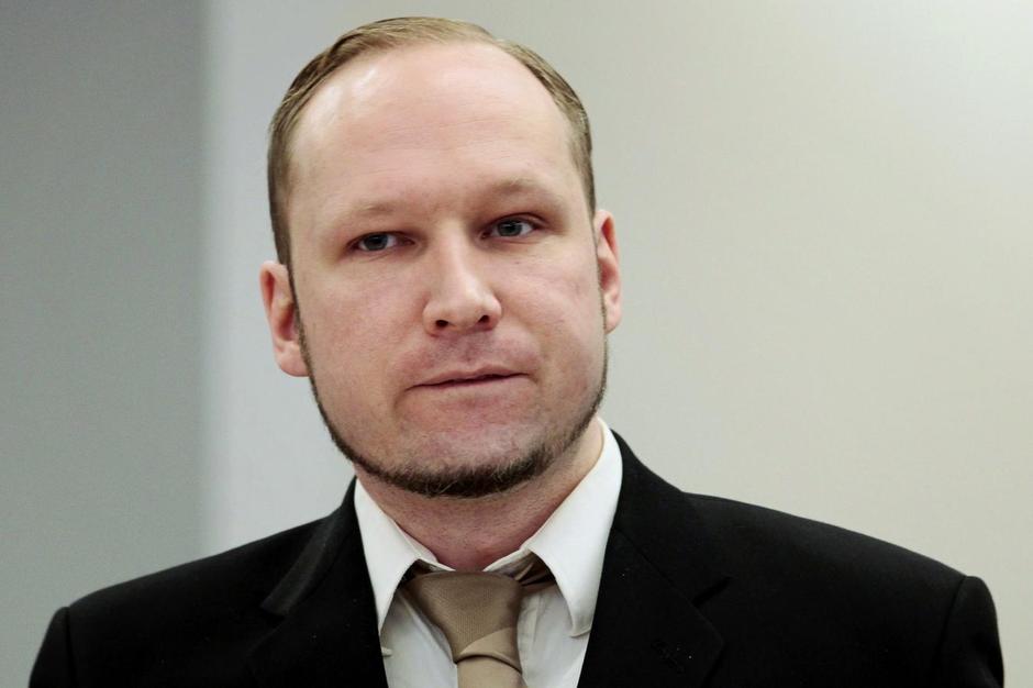 Νορβηγία : Την υπό όρους αποφυλάκισή του επιδιώκει ο κατά συρροήν δολοφόνος Μπράιβικ