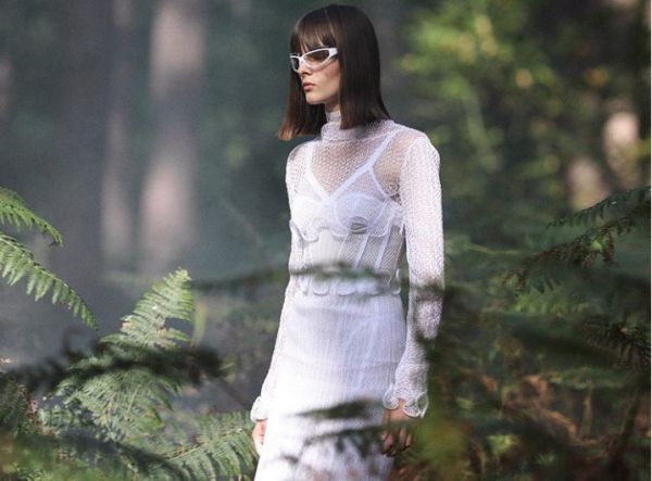 «In Bloom»: Μέσα σε ένα δάσος Burberry