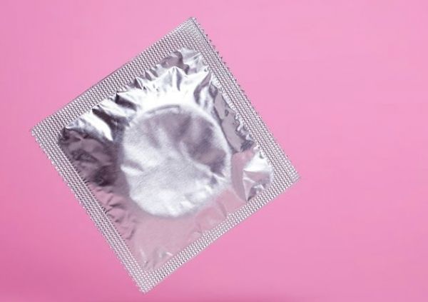Απίστευτη υπόθεση: Έβραζαν προφυλακτικά και τα… πουλούσαν ως καινούργια