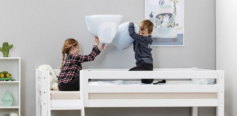 Πώς θα κοιμηθούν μαζί τα παιδιά χωρίς εντάσεις;