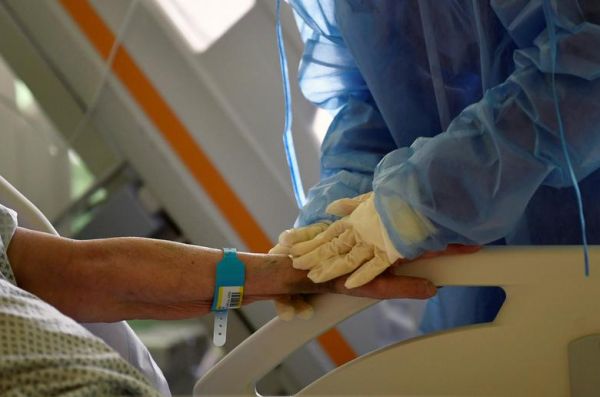 Στοιχεία – σοκ : Νεκροί τουλάχιστον 7.000 επαγγελματίες της υγείας από τον κοροναϊό