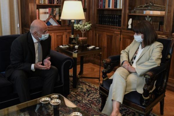 Δένδιας με Σακελλαροπούλου : Διάλογος με προκλήσεις από την Τουρκία δεν γίνεται