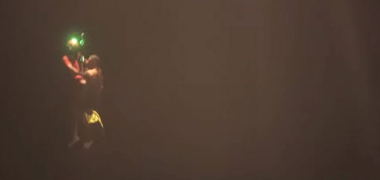 Απίστευτη διάσωση κολυμβητή και ναυαγοσώστη στον Μύρτο – Μάχη στα πελώρια κύματα