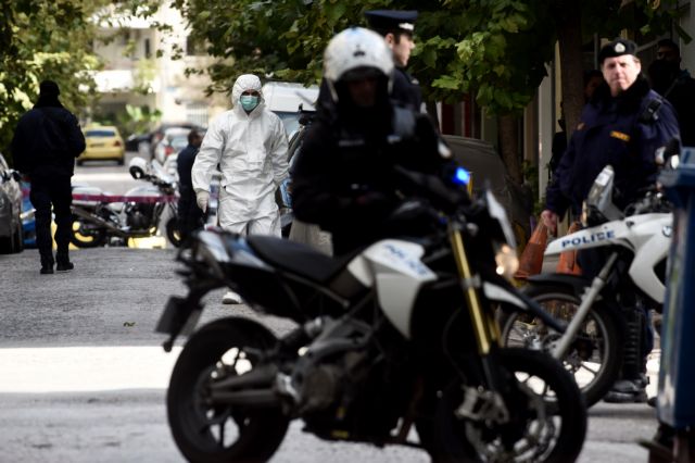 Εκρηκτικά, πυροκροτητές και όπλα βρέθηκαν στη γιάφκα στο Κουκάκι – Τρεις συλλήψεις με «άρωμα» τρομοκρατίας