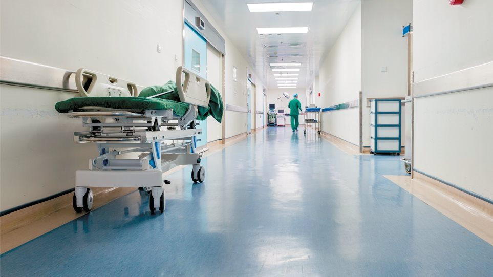 Συναγερμός στα νοσοκομεία της Αττικής: Γέμισε το 60% των κλινών για ασθενείς με κορωνοϊό