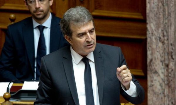 Χρυσοχοϊδης κατά Λιάκου: Άφρων και ανεύθυνος δηλώνει ότι θα έβαζε φωτιά στη Μόρια