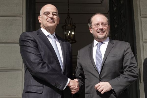 Μόρια : Επικοινωνία Δένδια με τον Αυστριακό ΥΠΕΞ για την κατάσταση στο νησί