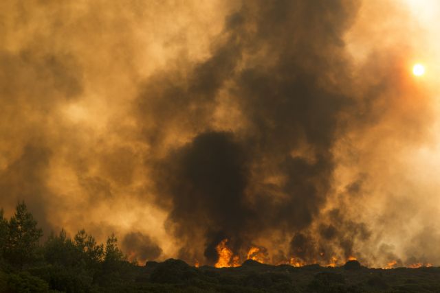 Φωτιές σε Μάνη και Κύθηρα: Βαριές καταγγελίες για τη διαχείριση από την Πυροσβεστική