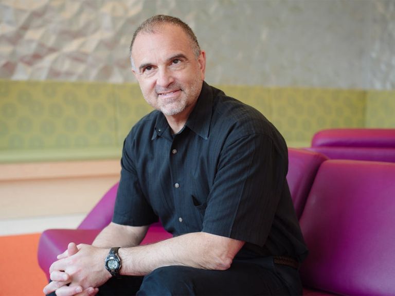 Τζορτζ Γιανκόπουλος: Ποιος είναι ο Έλληνας δισεκατομμυριούχος από την Καστοριά που δίνει τη μάχη κατά του κοροναϊού