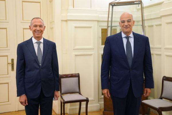 Δένδιας : Οι εξελίξεις στην Ανατ. Μεσόγειο στο επίκεντρο της συνάντησης με τον Ρώσο πρέσβη