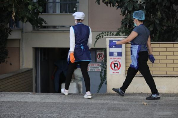O κοροναϊός απειλεί δομές προσφύγων και γηροκομεία – Ο μεγάλος φόβος των ειδικών