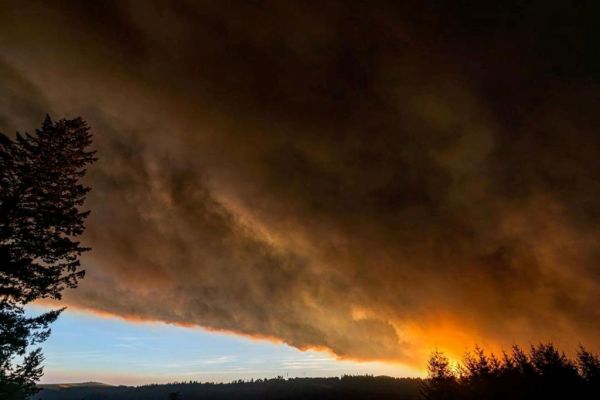 Πύρινη κόλαση στο Όρεγκον – Τουλάχιστον 15 νεκροί και εκατοντάδες χιλιάδες εκτοπισμένοι