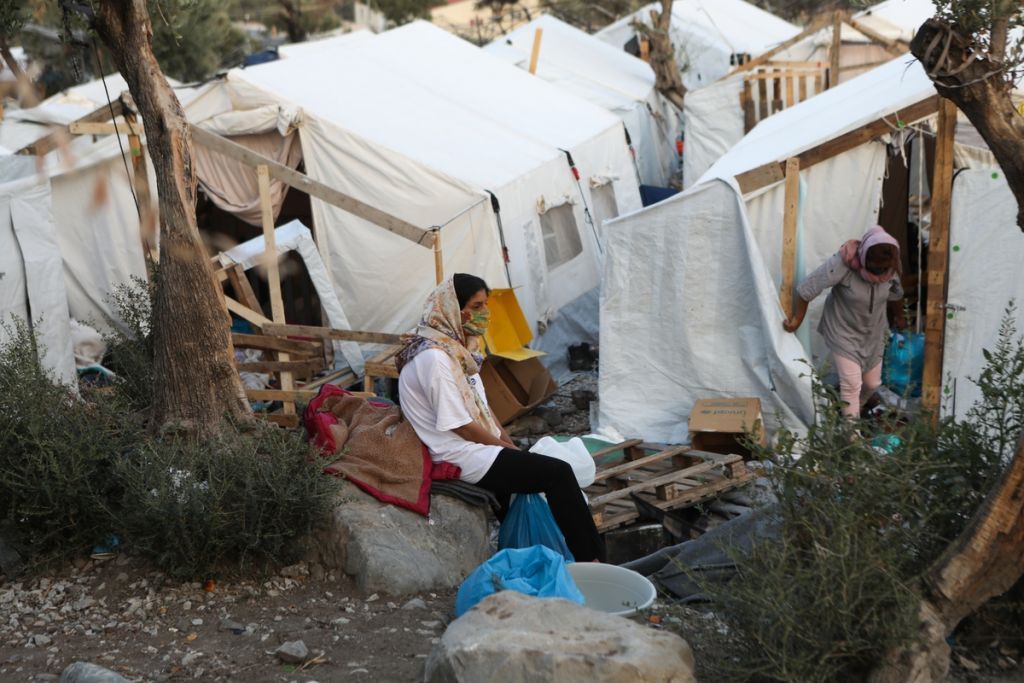 Χρυσοχοΐδης στον Guardian: Έως το Πάσχα θα φύγουν όλοι οι πρόσφυγες από τη Λέσβο