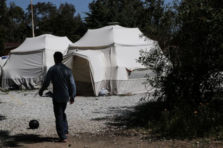 Κλείνει η προσφυγική δομή ΠΙΚΠΑ μετά από «πάγιο αίτημα» των ξενοδόχων
