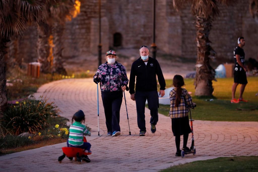 Σοκ στο Ισραήλ : Νέοι κάτω των 20 ετών το 1/3 των κρουσμάτων κοροναϊού – Μειώνονται οι ηλικιωμένοι