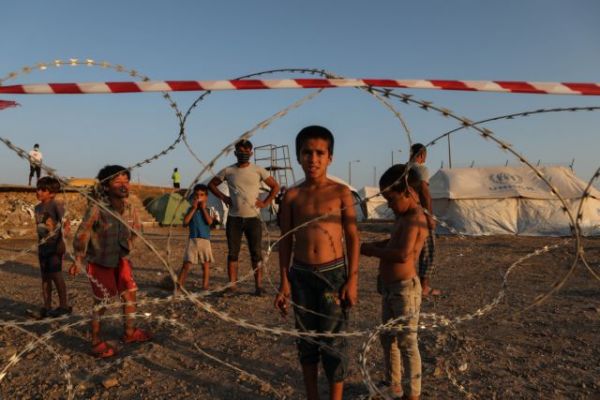Όλα θυμίζουν Μόρια στη δομή του Καρά Τεπέ: Καμία υγιεινή, συνωστισμός, έλλειψη νερού και φαγητού