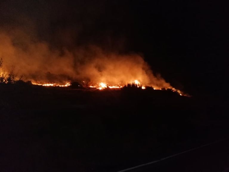 Συναγερμός και στην Κεφαλονιά : Μεγάλη δασική πυρκαγιά στα Φαρακλάτα