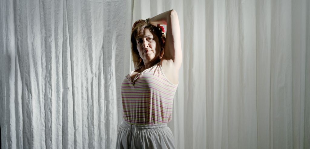 Ωδή στην καθημερινότητα των ηλικιωμένων γυναικών μέσα από 43 φωτογραφίες στο μουσείο Μπενάκη