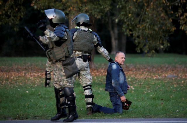 Λευκορωσία : Επεισόδια και συλλήψεις σε ογκώδη διαδήλωση κατά του Λουκασένκο