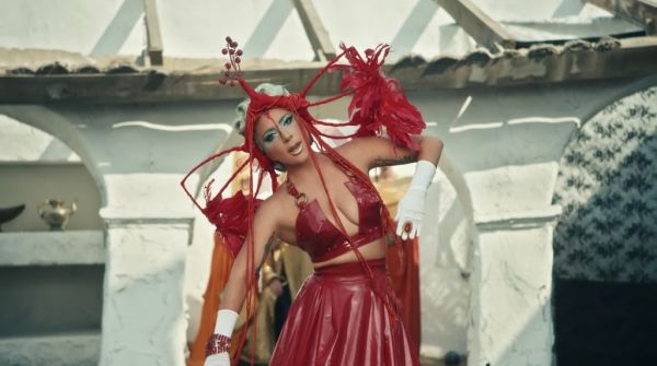 «911»: Η Lady Gaga εξομολογείται την προσωπική ιστορία πίσω από το βίντεο κλιπ