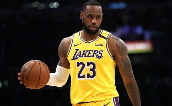 NBA : Συνεχίζει να γράφει ιστορία ο ΛεΜπρόν