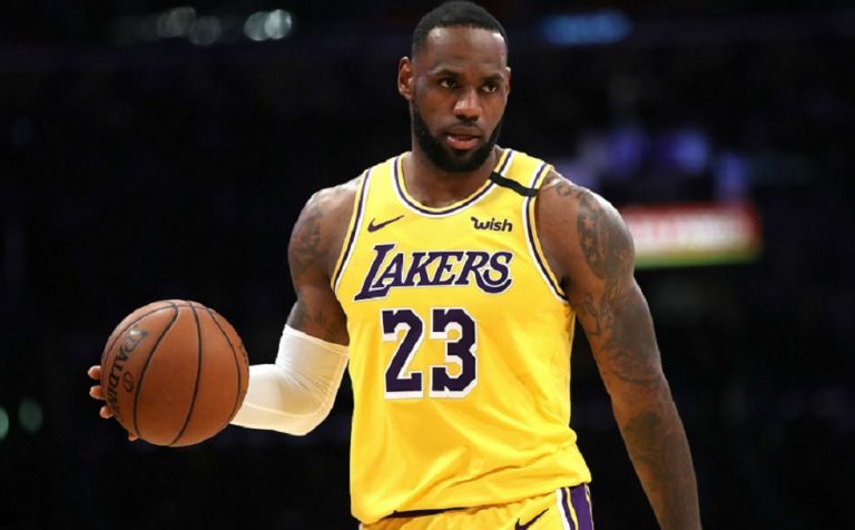 NBA : Συνεχίζει να γράφει ιστορία ο ΛεΜπρόν