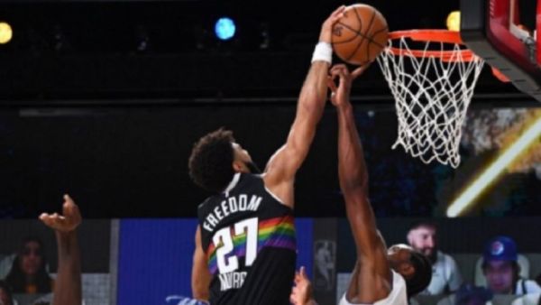 NBA : Το φοβερό block του Λέοναρντ με το μεσαίο δάχτυλο!