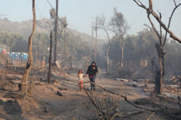 Κραυγή αγωνίας ΜΚΟ για τη Μόρια: Προσφέρουν βοήθεια και καταγγέλλουν κυβέρνηση – ΕΕ