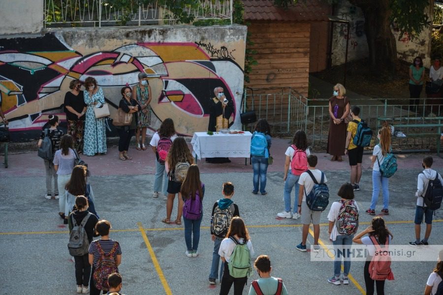 Κοροναϊός: Άνοιξαν τα σχολεία στη Λέσβο – Κρούσμα με το «καλημέρα» σε λύκειο