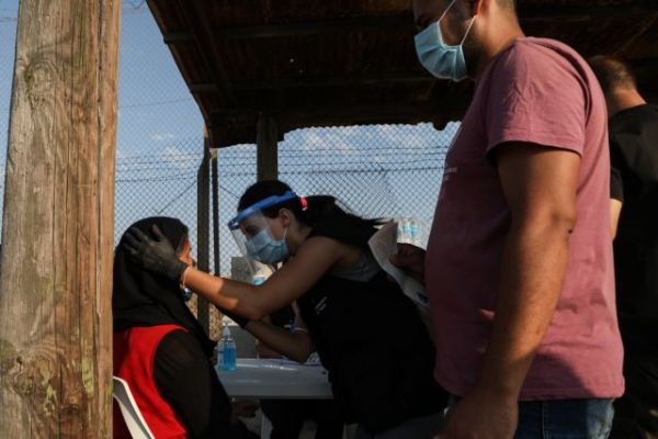 Λέσβος: Συνεχίζεται η εγκατάσταση προσφύγων στη δομή του Καρά Τεπέ – 300 έχουν εξεταστεί για κοροναϊό